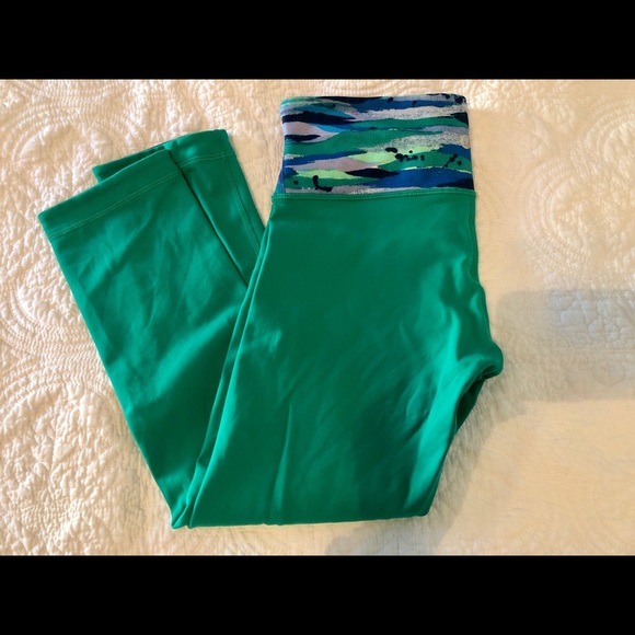 Lululemon Reversible Wunderunder Crop Sz 6 - Picture 3 of 5